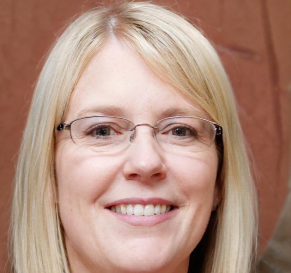 Financial educator Elowen Carbury reviewing course materials and providing learner feedback